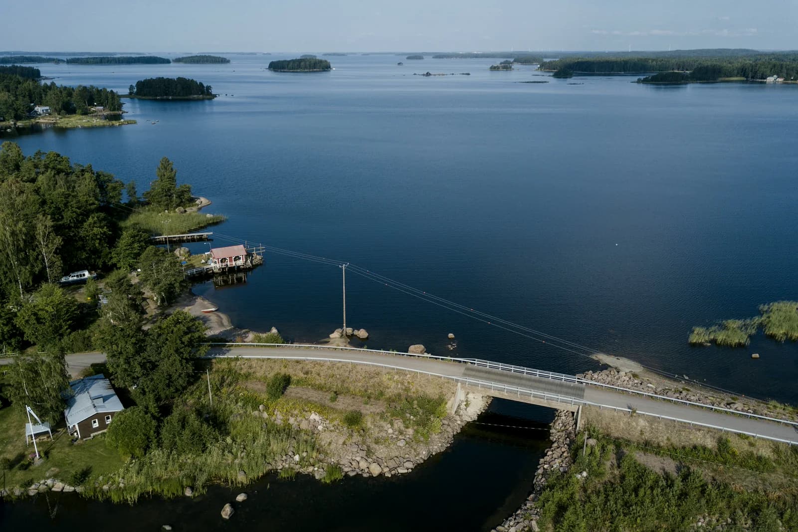Fiskare som drar nät i gryningen